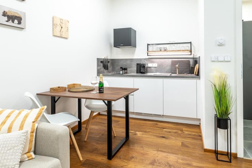 Horsky V Resortu Se Sluzbami A Wellness Apartment *